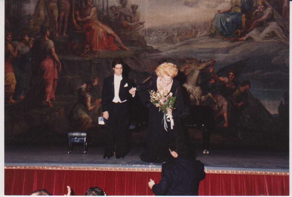 Con Katia Ricciarelli Parma Teatro Regio 1994 b
